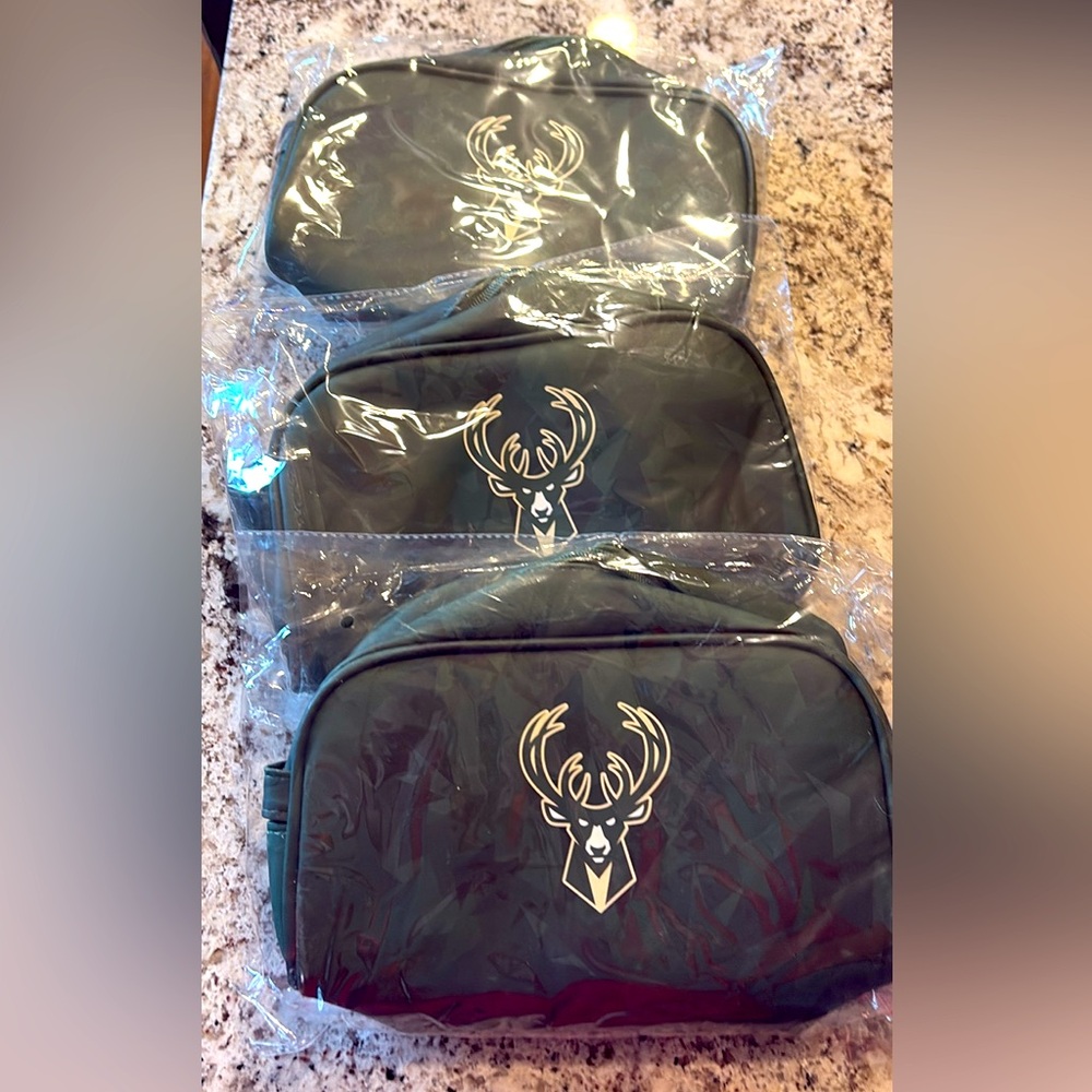 Milwaukee Bucks make up bag or travel bag